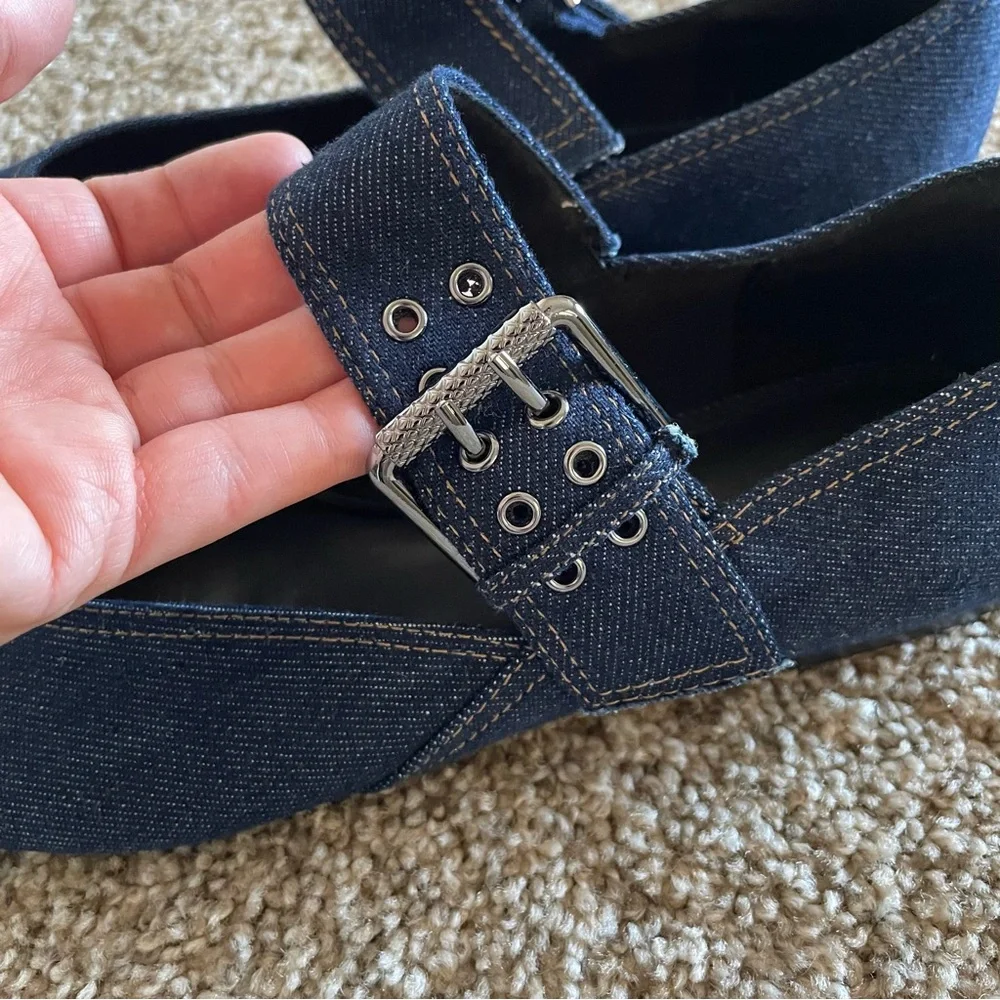 Zara Mary Jane Denim Flats Women’s 10 Blue Dark Wash
Minimalist Chic Everyday - Picture 9 of 16